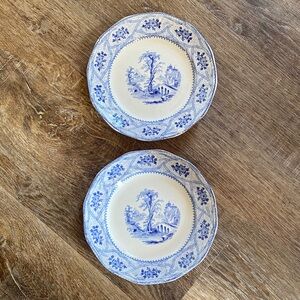 Early Josiah Wedgwood “Seine” pattern Blue and Cream Scenic dinner plates (2)
